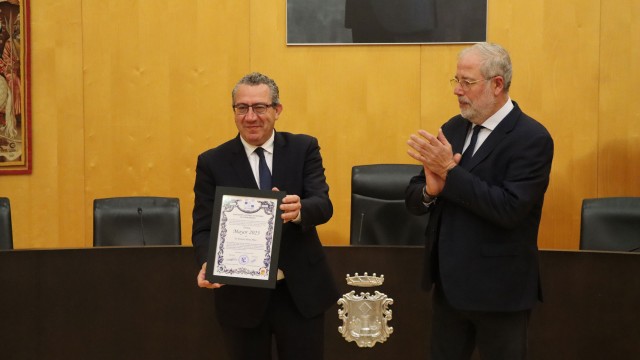 Acumafu reconoce a Toni Pérez con su premio ‘Mayor 2023’ por su trabajo y solidaridad con los vecinos de la Comunidad de Madrid