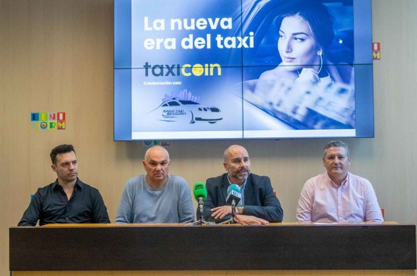 Los taxis de Benidorm incorporan una ‘app’ para solicitar el servicio a través del móvil