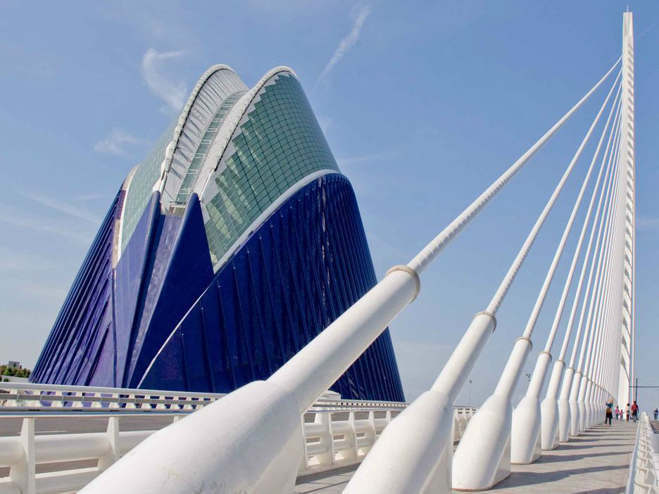 Vista del puente de l'Assut de l'Or junto al Ágora de la Ciudad de las Artes y las Ciencias - 