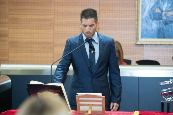 La Ejecutiva del PSOE de San Vicente pide cesar a Adrián García (Vox) por intimidar a un asesor