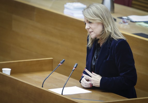 Susana Camarero suma protagonismo y marca la posición del Consell en Les Corts 