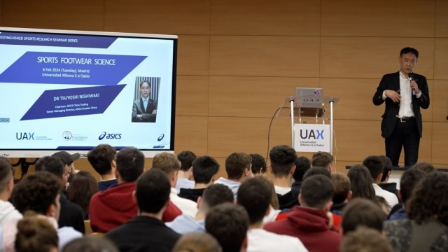 El presidente de ASICS China Trading enfatiza la importancia de la innovación deportiva en su visita a la Universidad Alfonso X el Sabio

