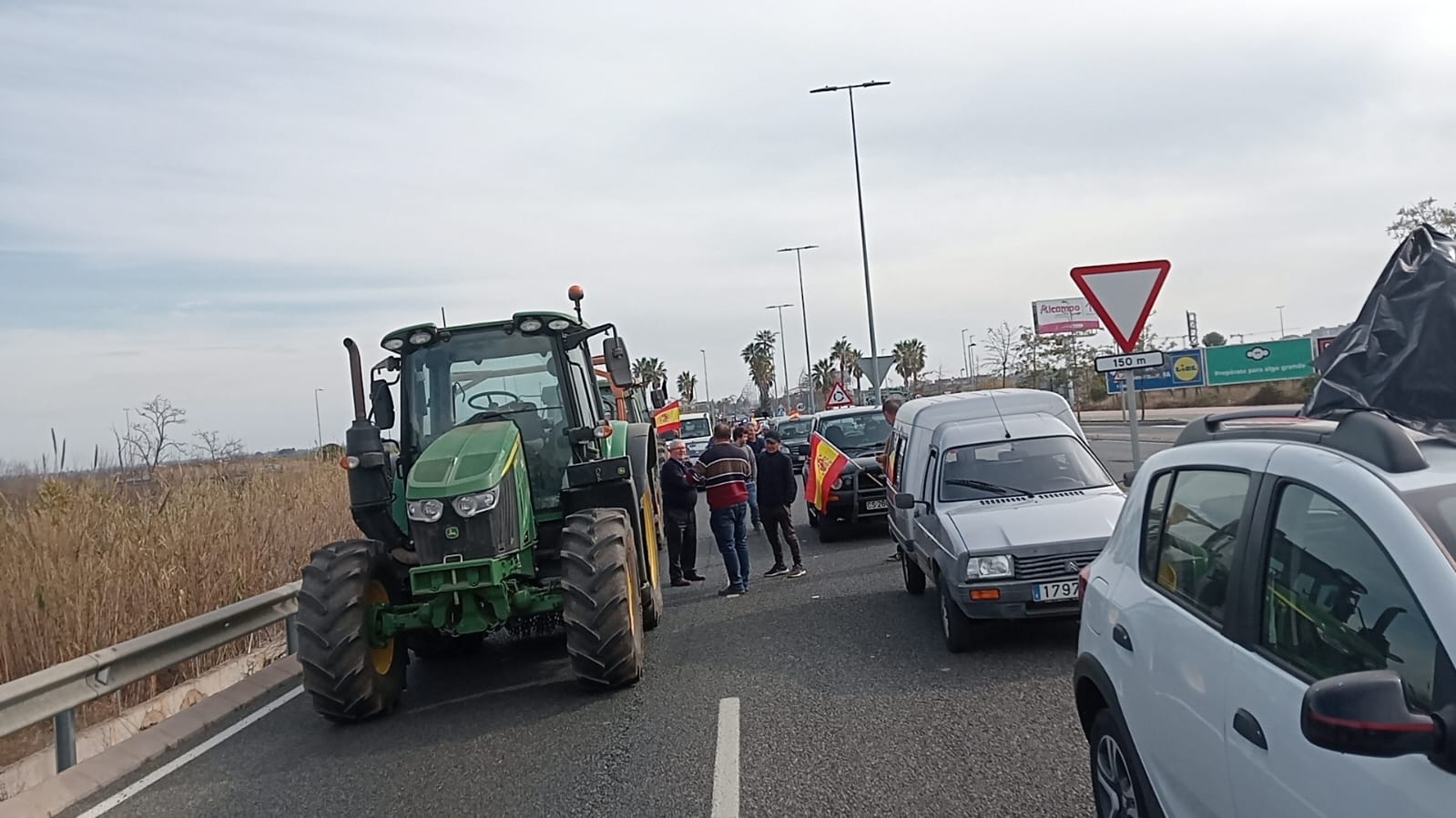 El campo recrudece sus protestas: este miércoles dirige dos tractoradas al puerto de Castelló