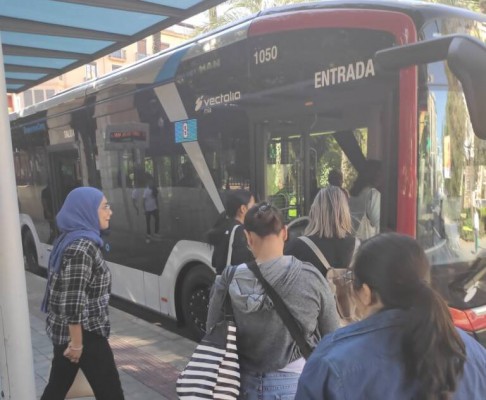 Los nuevos buses eléctricos de Alicante: Compromís denuncia retraso; Vectalia ultima su estreno