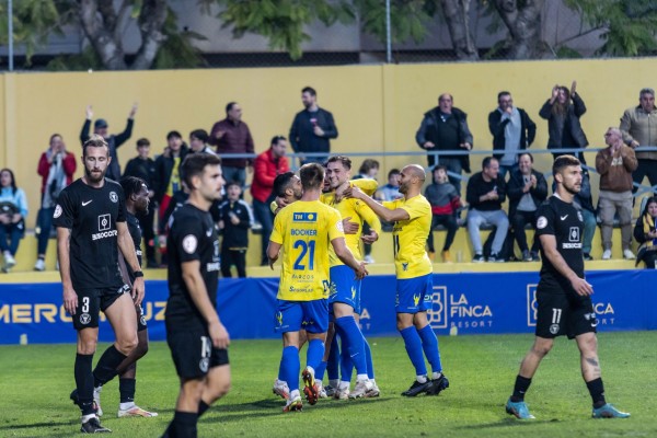 El Orihuela firma números de ascenso con Sergi Guilló como técnico
