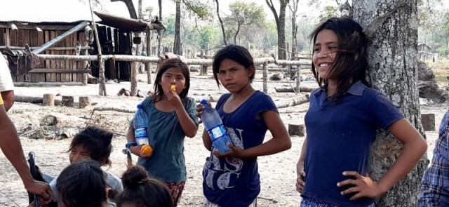 Manos Unidas y Tierraviva pelean contra el hambre de los indígenas en El Chaco de Paraguay