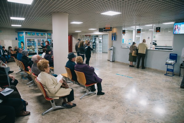 El caos del personal laboral a extinguir en Sanidad: entre la disparidad de convenios y los acuerdos incumplidos