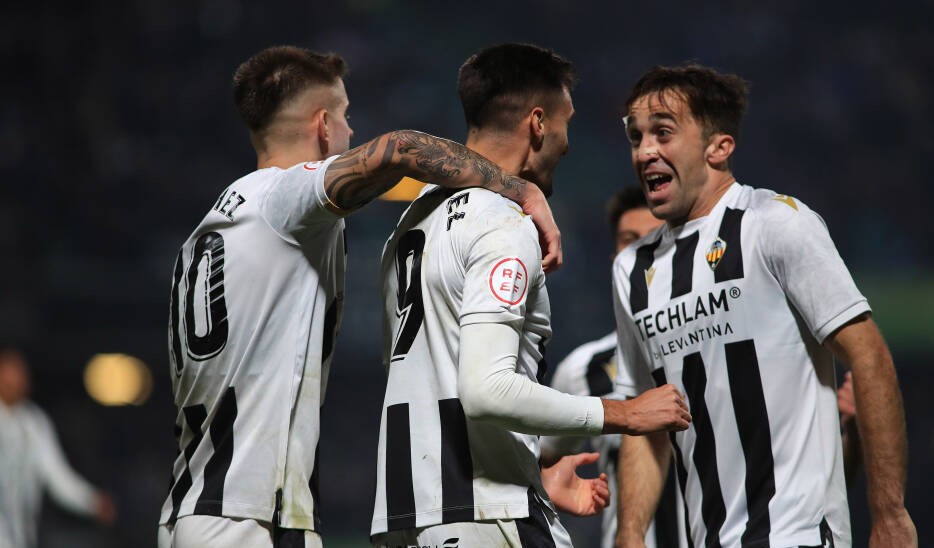 El Castellón se hace fuerte en las alturas: una vuelta completa liderando la Liga