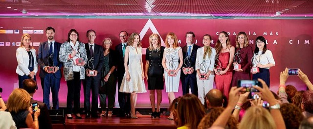 El Valencia CF y ONU Mujeres reciben el Premio Internacional FEDEPE 2016