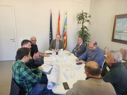 La Comunidad de Regantes de Chiva presenta un proyecto para suministrar agua al casco urbano