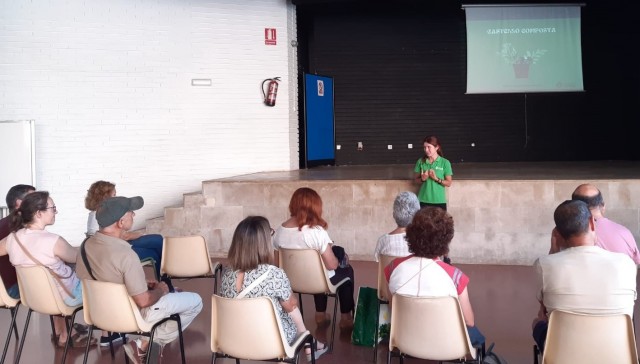 Castelló promueve la agricultura sostenible a través de nuevos talleres de uso de compostaje
