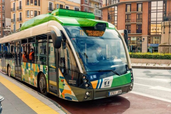 El servicio nocturno del Tram se ampliará este fin de semana con motivo del Carnaval del Grao