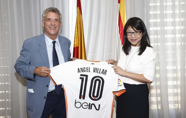 Layhoon Chan realiza una visita institucional al presidente de la RFEF, Ángel María Villar