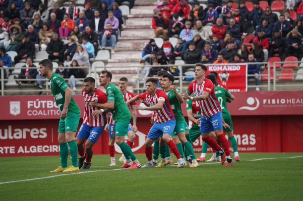 El Alcoyano vuelve a rescatar puntos en los tramos finales de los partidos
