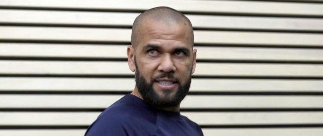 Alves, en el banquillo este lunes acusado de violar a una joven en Barcelona