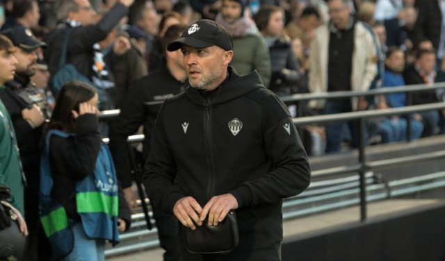 Schreuder: “La primera parte ha sido decepcionante y la segunda un poco mejor