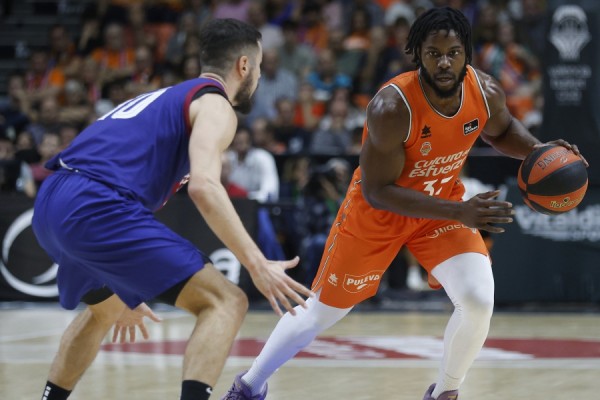 El Valencia Basket buscar conquistar el Palau y acercarse en Liga a un Barça al alza
