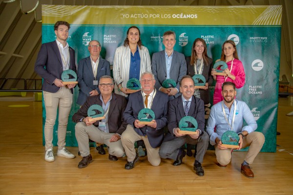 La 'startup' Gravity Wave galardona a 12 empresas y agentes por impulsar un océano libre de plástico  