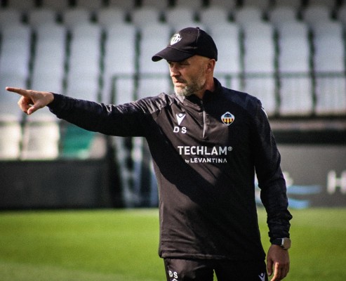 Dick Schreuder, satisfecho con el mercado de fichajes