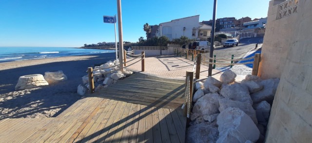Alicante finaliza la renovación del botiquín de Playa de San Juan y la mejora de la calle Nudo