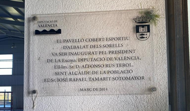 Albalat Sorells retira las placas conmemorativas dedicadas a políticos condenados por corrupción