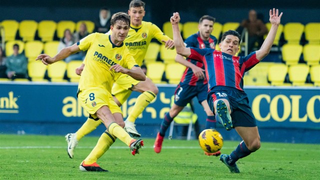 El Villarreal B se mide al Mirandés en un duelo de urgencias para distanciarse del descenso
