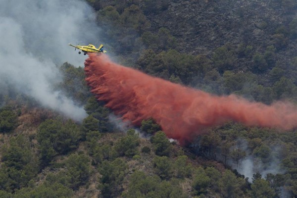 El incendio de Artana presenta un foco activo en la parte suroeste y un rebrote en el norte