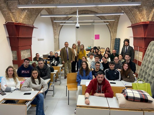 Los estudiantes de la Escuela de Enfermería de Cartagena alcanzan un acuerdo con las instituciones y abandonan el encierro

