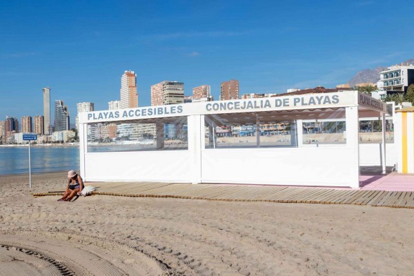 Benidorm prepara sus playas para Semana Santa, la primera gran cita turística del año 