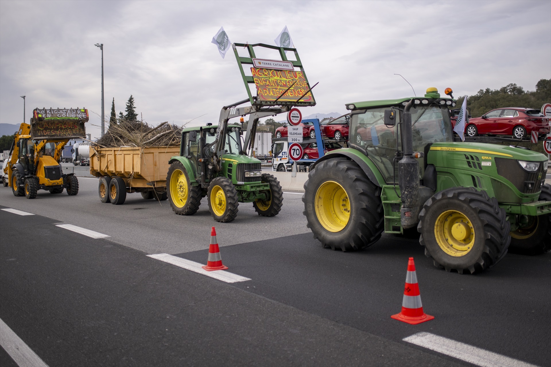 Los principales sindicatos agrícolas en Francia llaman a suspender los 