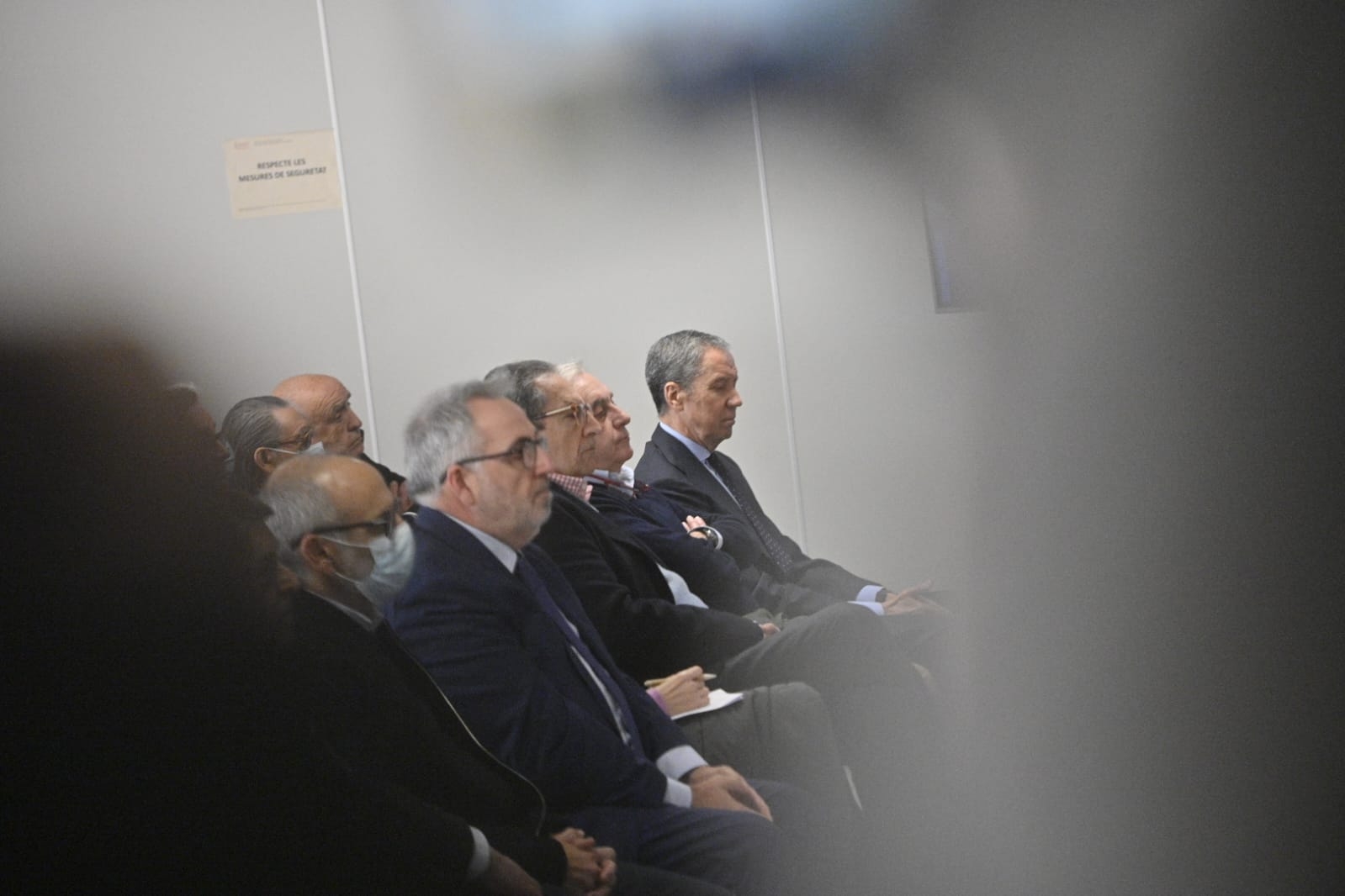 El juicio de Zaplana se suspende en una vista exprés con tensiones en la sala 