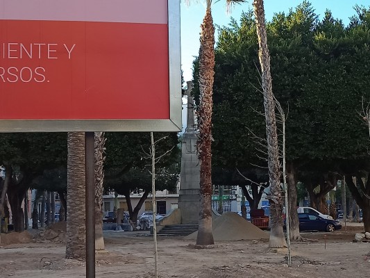 El Defensor del Pueblo califica los informes de Elche para mantener la cruz 'ad hoc' y contradictorios; Ruz no la retirará