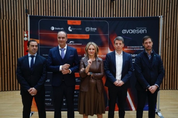 El Consell delimitará zonas y plazos administrativos en la ley que prepara para agilizar las renovables
