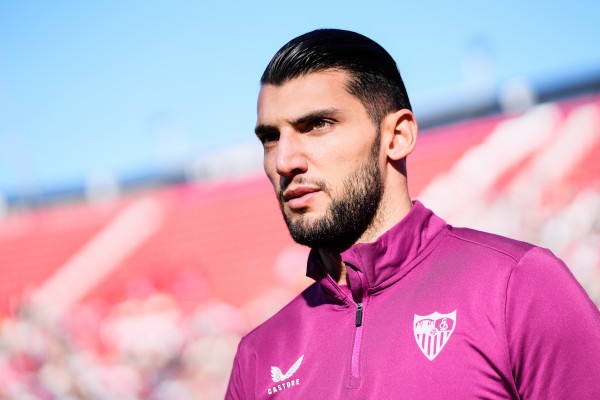 El Valencia negocia con el Sevilla la cesión de Rafa Mir
