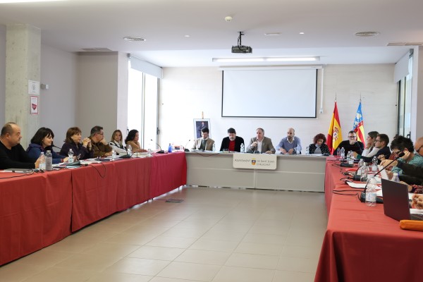 El ayuntamiento de Sant Joan cambia de ubicación mientras se instala un ascensor en el edificio