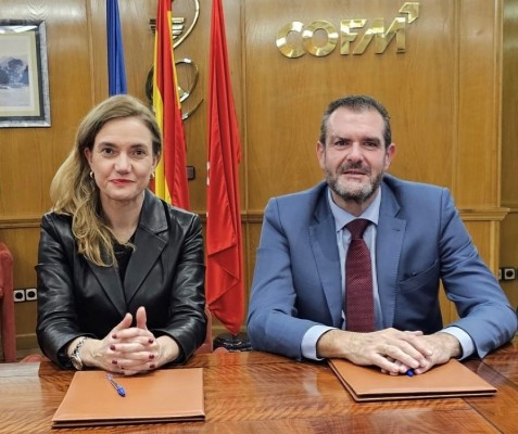 Enrique Ayuso firma un acuerdo para colaborar en 'Tu latido más solidario' de Farmamundi