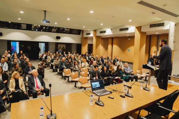 Antelo reivindica las fortalezas de la Región para 