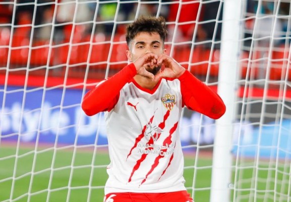Arnau Puigmal, talento y versatilidad para el Elche