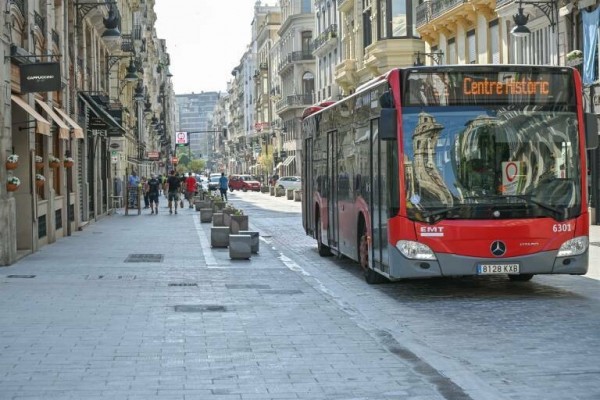 El Ayuntamiento de València asegura que el tráfico en el centro baja con los cambios en Colón y la EMT