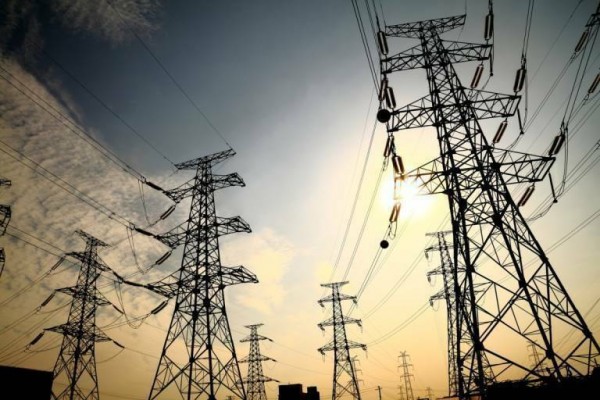 La electricidad impulsa al IPC español tres décimas hasta el 3,4% en enero