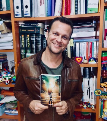 ¿A qué suena el final del verano? Un libro con música, drogas y escenario alicantino