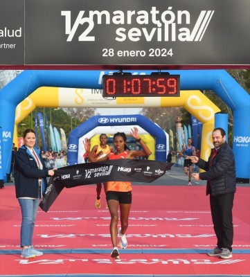 Bimr Zerihun y Bravin Kiprop dominan el Medio Maratón de Sevilla