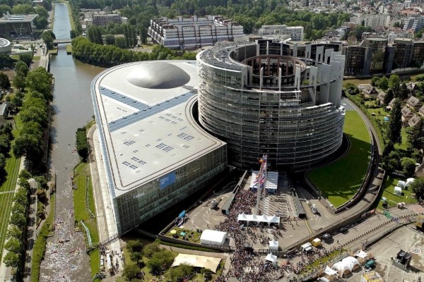 El Parlamento Europeo alerta sobre la persecución de cristianos en Argelia
