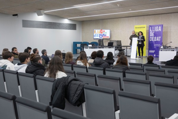 Estudiantat de 16 centres de Secundària i Batxillerat inicia la Lliga de Debat de l'UJI