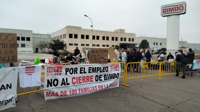 Los cien empleados de Bimbo paralizan la fábrica y dejan de producir casi 15.000 kilos de pan y snacks

