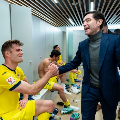 Marcelino pasa de tener dos a cinco centrales en menos de un mes