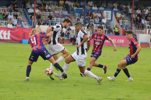 El Yeclano va en serio a por el ascenso a la Primera RFEF 