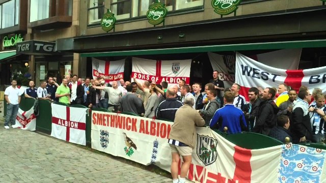 El West Bromwich-Wolverhampton interrumpido por incidentes del público