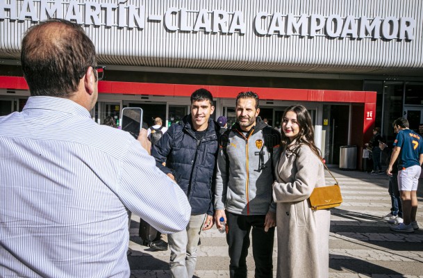 El Valencia, en Madrid con todos los disponibles y con Iranzo en el lugar de Thierry