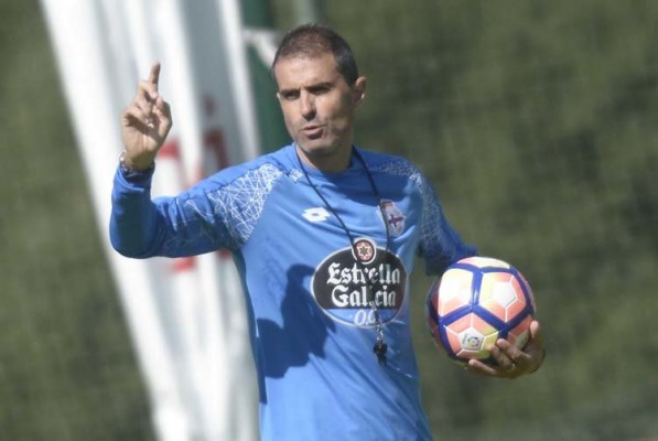 Luisinho sigue sin entrar en los planes de Garitano, que cita a Carles Gil